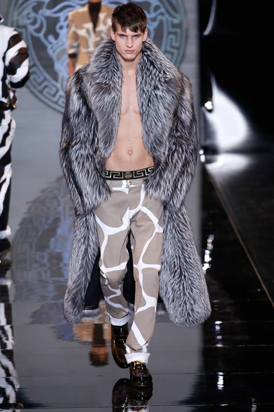 Look 10